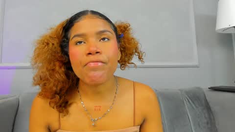 Snapshot of isabellsmmith chatting on February 6, 3:37 am Isabellsmmith online show from February 6, 3:37 am