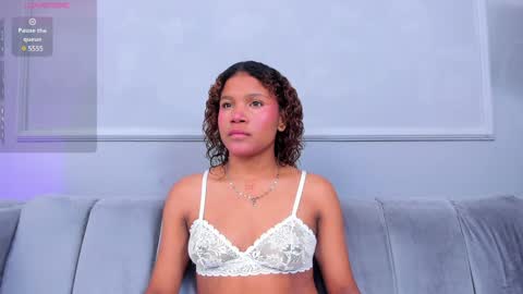 Snapshot of isabellsmmith chatting on February 8, 3:52 am Isabellsmmith online show from February 8, 3:52 am