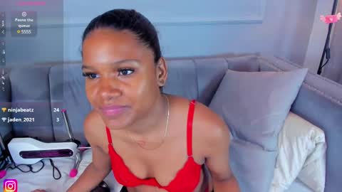 Snapshot of isabellsmmith chatting on February 22, 6:50 am Isabellsmmith online show from February 22, 6:50 am