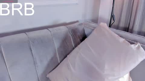 Snapshot of isabellsmmith chatting on February 19, 7:28 am Isabellsmmith online show from February 19, 7:28 am