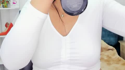 Isabel online show from May 22, 2:18 am