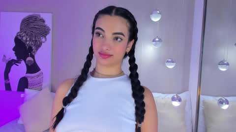 Snapshot of isamonroee chatting on December 31, 1:47 am Isa Monroee online show from December 31, 1:47 am