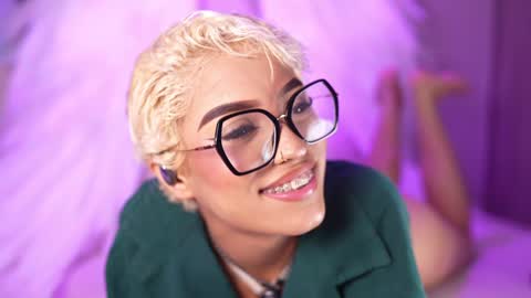 Isis online show from December 19, 6:01 pm