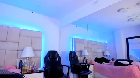 Snapshot of isis_loveyes_ chatting on March 12, 2:09 am Pauli online show from March 12, 2:09 am