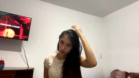 Snapshot of isis_pink chatting on December 3, 11:07 pm Alaya online show from December 3, 11:07 pm