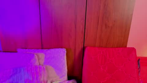 Isisjones18 online show from June 25, 12:29 am