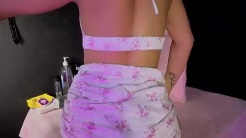 Isisjones18 online show from September 28, 9:18 am