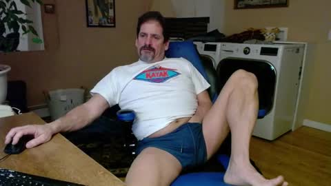 Snapshot of islandguy70 chatting on January 19, 5:26 am Jim online show from January 19, 5:26 am