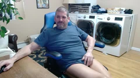 Snapshot of islandguy70 chatting on February 3, 9:41 am Jim online show from February 3, 9:41 am