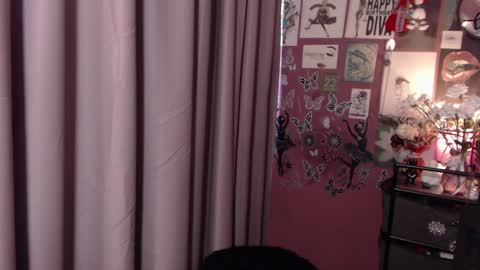 Snapshot of israakarmaa chatting on March 12, 7:46 am Rebecca online show from March 12, 7:46 am