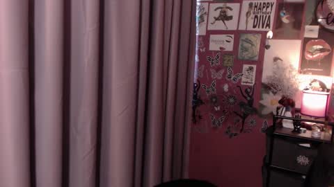 Snapshot of israakarmaa chatting on February 11, 7:54 am Rebecca online show from February 11, 7:54 am