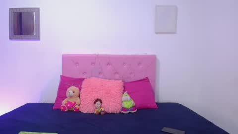 issa_kitty online show from March 6, 7:21 pm