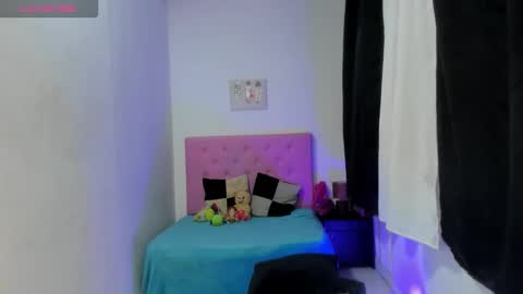 issa_kitty online show from September 14, 12:46 am