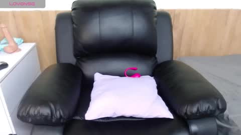 issa_km online show from March 1, 11:15 pm