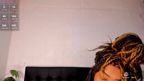 Snapshot of issanoir chatting on February 13, 12:43 pm Issa online show from February 13, 12:43 pm
