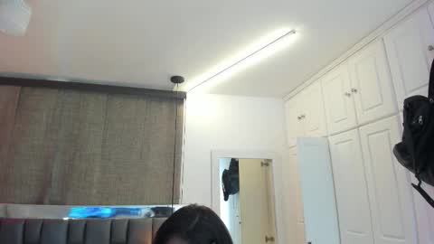 Snapshot of isseymz chatting on February 10, 3:35 am Iseey online show from February 10, 3:35 am