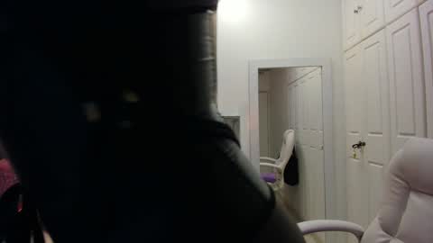 Snapshot of isseymz chatting on January 28, 5:32 am Iseey online show from January 28, 5:32 am