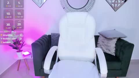 issi_loren online show from December 13, 9:10 pm