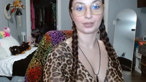 Snapshot of italiana25 chatting on February 3, 1:41 am Bella Bloom online show from February 3, 1:41 am