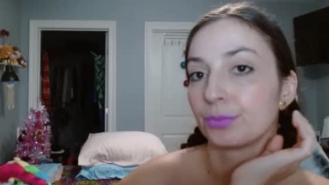 Snapshot of italiana25 chatting on December 30, 6:09 am Bella Bloom online show from December 30, 6:09 am