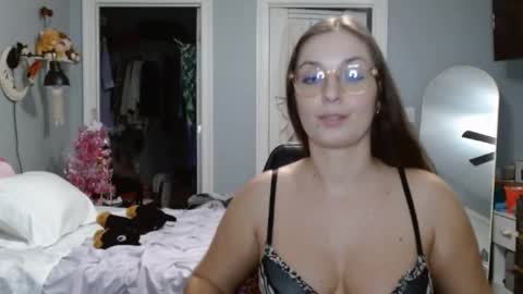 Snapshot of italiana25 chatting on January 4, 7:55 am Bella Bloom online show from January 4, 7:55 am