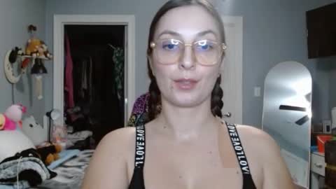 Snapshot of italiana25 chatting on January 18, 7:49 am Bella Bloom online show from January 18, 7:49 am