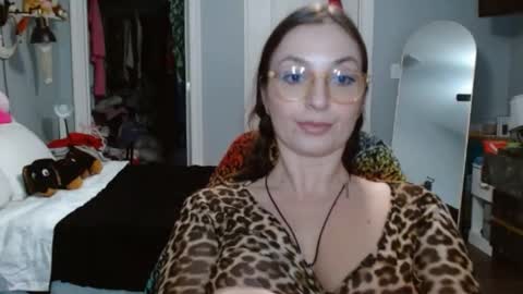 Snapshot of italiana25 chatting on February 3, 7:51 am Bella Bloom online show from February 3, 7:51 am