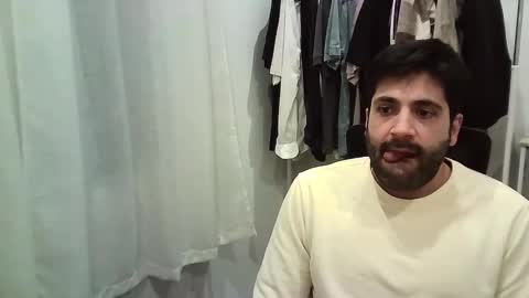 italianboybcn online show from December 1, 6:33 am