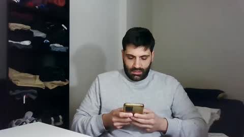 italianboybcn online show from January 14, 7:59 am