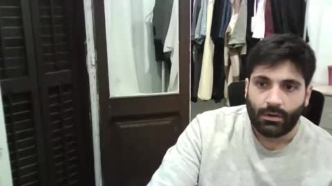 italianboybcn online show from November 19, 6:18 pm