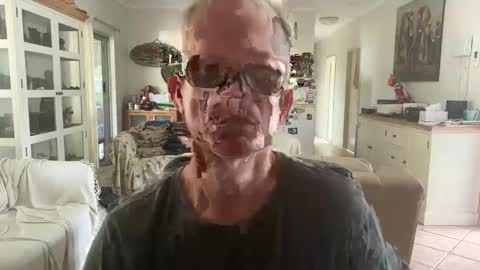 itempany online show from November 17, 12:35 am