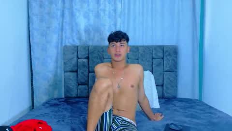 ithan_kingtwin online show from April 16, 8:09 pm