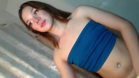 Snapshot of its_me_ezzie chatting on February 27, 12:03 am EZZIE online show from February 27, 12:03 am