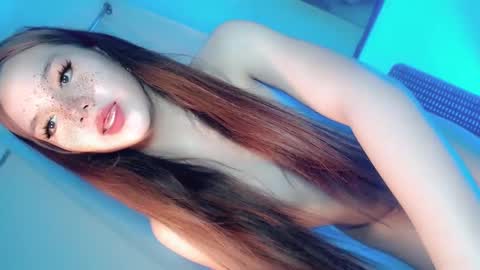 Snapshot of its_me_ezzie chatting on January 22, 11:12 am EZZIE online show from January 22, 11:12 am