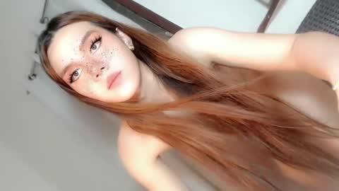 Snapshot of its_me_ezzie chatting on March 12, 12:09 am EZZIE online show from March 12, 12:09 am