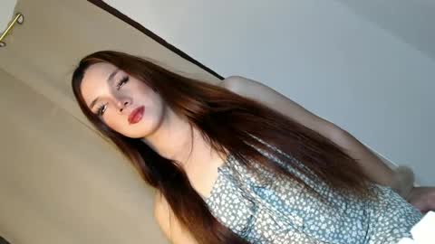 Snapshot of its_me_ezzie chatting on February 23, 11:55 am EZZIE online show from February 23, 11:55 am