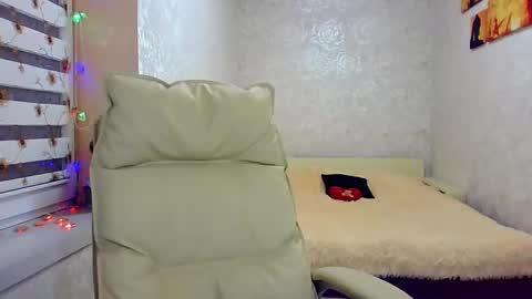 Snapshot of itslunaday chatting on February 19, 6:32 pm itslunaday online show from February 19, 6:32 pm