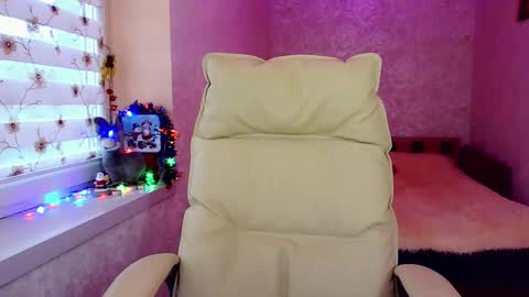Snapshot of itslunaday chatting on December 27, 12:34 pm itslunaday online show from December 27, 12:34 pm