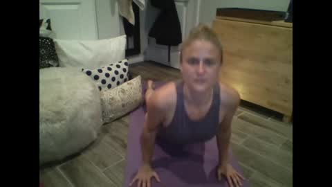 itsmekrissy online show from May 17, 1:20 pm