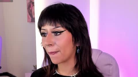 itsmroom online show from April 12, 7:45 am