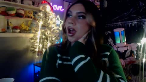 Nicki Foxx online show from December 25, 11:31 pm