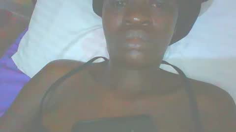 Snapshot of itsqueen_blacq chatting on September 15, 7:54 am Queen blacq online show from September 15, 7:54 am