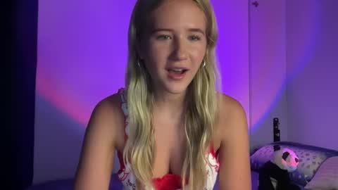 Snapshot of itsssosierra chatting on February 26, 7:53 pm Sierra online show from February 26, 7:53 pm