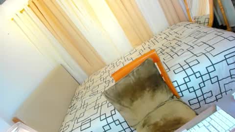 itsurgirlbubbles online show from October 7, 9:27 am