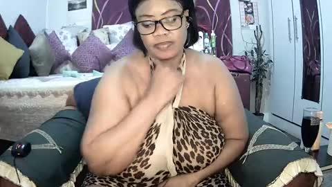 itumeleng74 online show from February 11, 6:33 pm