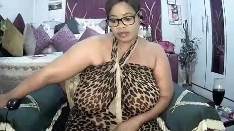 itumeleng74 online show from February 25, 7:49 pm