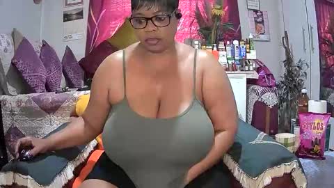 itumeleng74 online show from September 20, 6:27 am