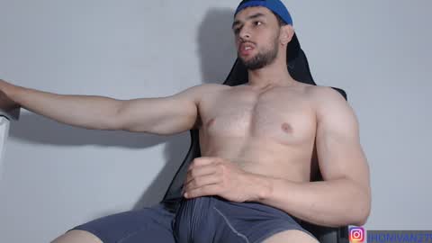 ivanhot279 online show from December 6, 9:29 pm
