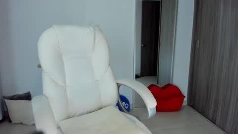 Snapshot of ivannasaenzcute chatting on February 20, 12:30 am Ivanna online show from February 20, 12:30 am