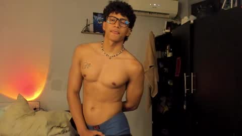 Snapshot of ivano_jones chatting on February 22, 4:30 pm Ivano online show from February 22, 4:30 pm